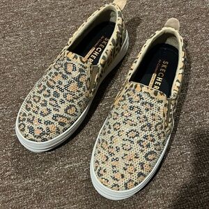 SKECHERS Memory Foam Sneakers